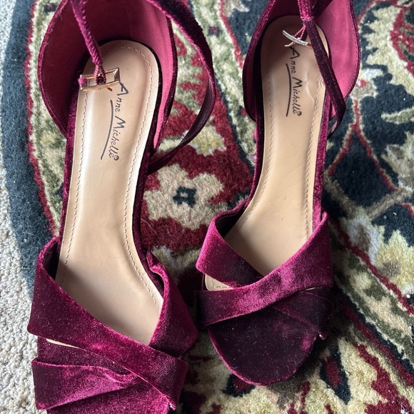 Ann Michell Burgundy Velvet Women's Heels - Picture 2 of 3